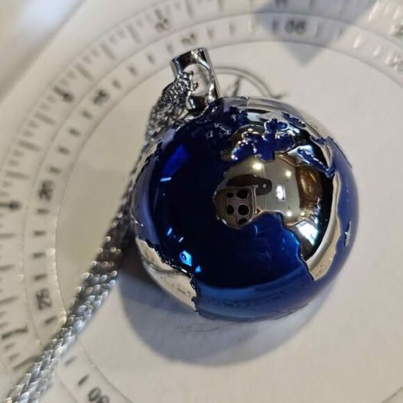 Ciga Design sterling silver globe pendant on 26" chain - Picture 6 of 6